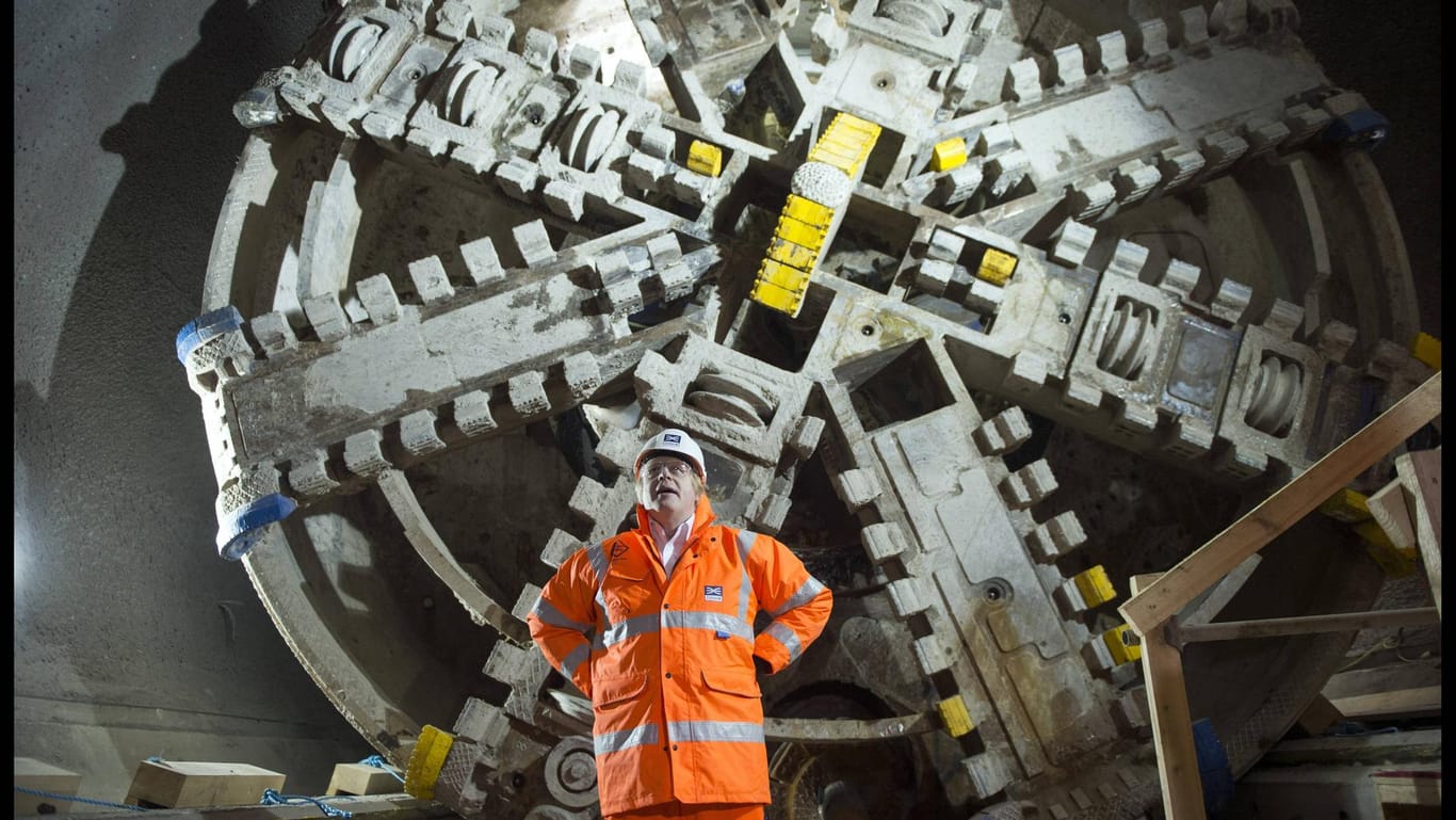 Besuch auf einer U-Bahn-Baustelle 2015: Schon als Londoner Bürgermeister begeisterte sich Boris Johnson für den Tunnelbau.