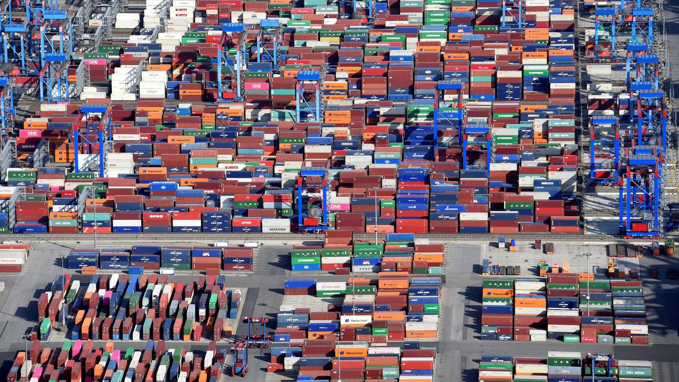 Der Hamburger Hafen (Archivbild): Deutschlands Exportunternehmen erwarten gute Geschäfte.