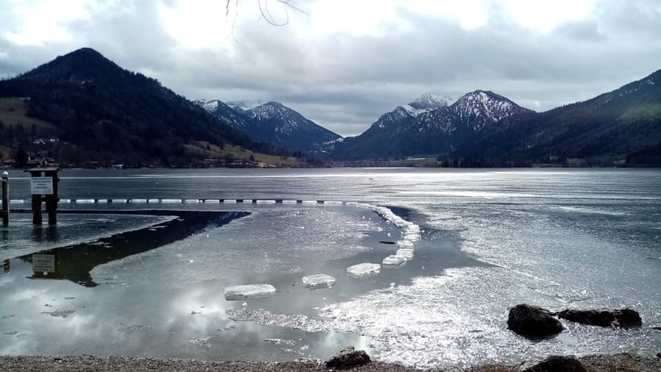 Der Schliersee: Bis zu 10.000 Besucher strömten für eine Corona-Auszeit an den See.