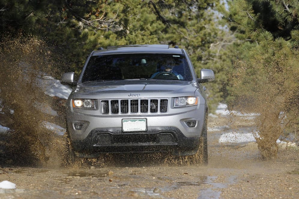 Jeep Grand Cherokee: Jeep nutzt den Namen Cherokee mit einer mehrjährigen Unterbrechung seit 1970.