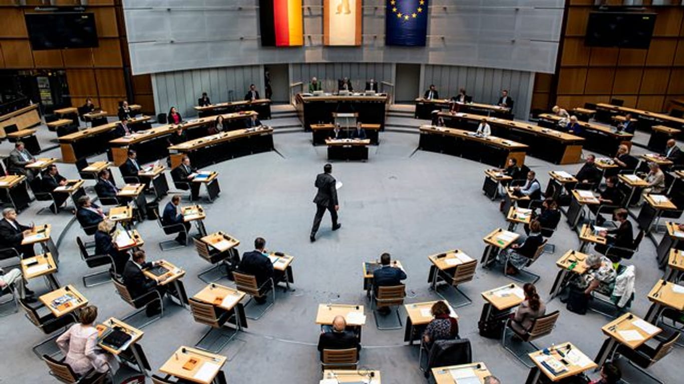 Der Berliner Senat (Archivbild): Er berät über einen umfassenden Plan zur Lockerung der Corona-Maßnahmen.