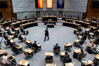 Der Berliner Senat (Archivbild): Er berät über einen umfassenden Plan zur Lockerung der Corona-Maßnahmen.