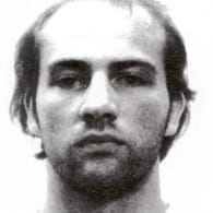 23 Jahre altes Fahndungsfoto von Norman Franz: Nach einem Gefängnisausbruch 1998 soll er bei Raubüberfällen drei Geldboten erschossen haben.
