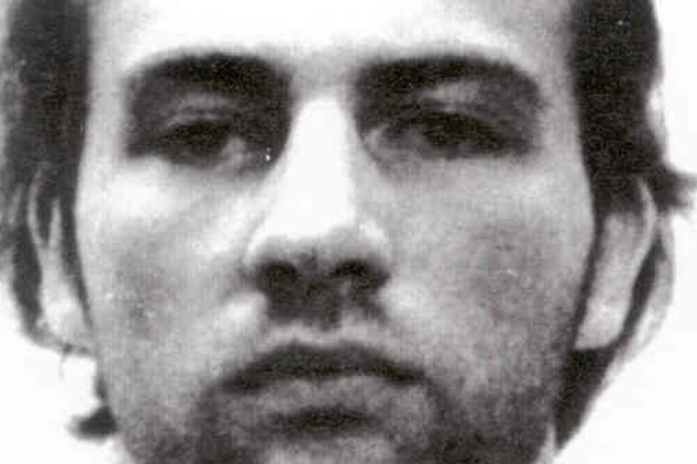 23 Jahre altes Fahndungsfoto von Norman Franz: Nach einem Gefängnisausbruch 1998 soll er bei Raubüberfällen drei Geldboten erschossen haben.