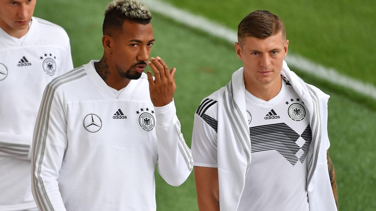 Toni Kroos (r.) neben Jérôme Boateng: Aktuell spielen die beiden Weltmeister von 2014 nicht mehr gemeinsam für die DFB-Elf. Toni Kroos (r.) neben Jérôme Boateng: Aktuell spielen die beiden Weltmeister von 2014 nicht mehr gemeinsam für die DFB-Elf.