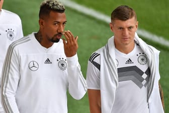 Toni Kroos (r.) neben Jérôme Boateng: Aktuell spielen die beiden Weltmeister von 2014 nicht mehr gemeinsam für die DFB-Elf.