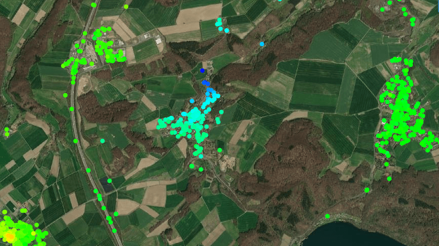 Blaue Messpunkte bei Glees: Nordwestlich des Laacher Sees hebt sich die Erde.