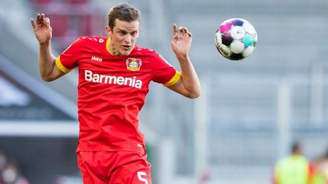 Fällt nach einer Meniskus-OP für Bayer Leverkusen länger aus: Sven Bender in Aktion.