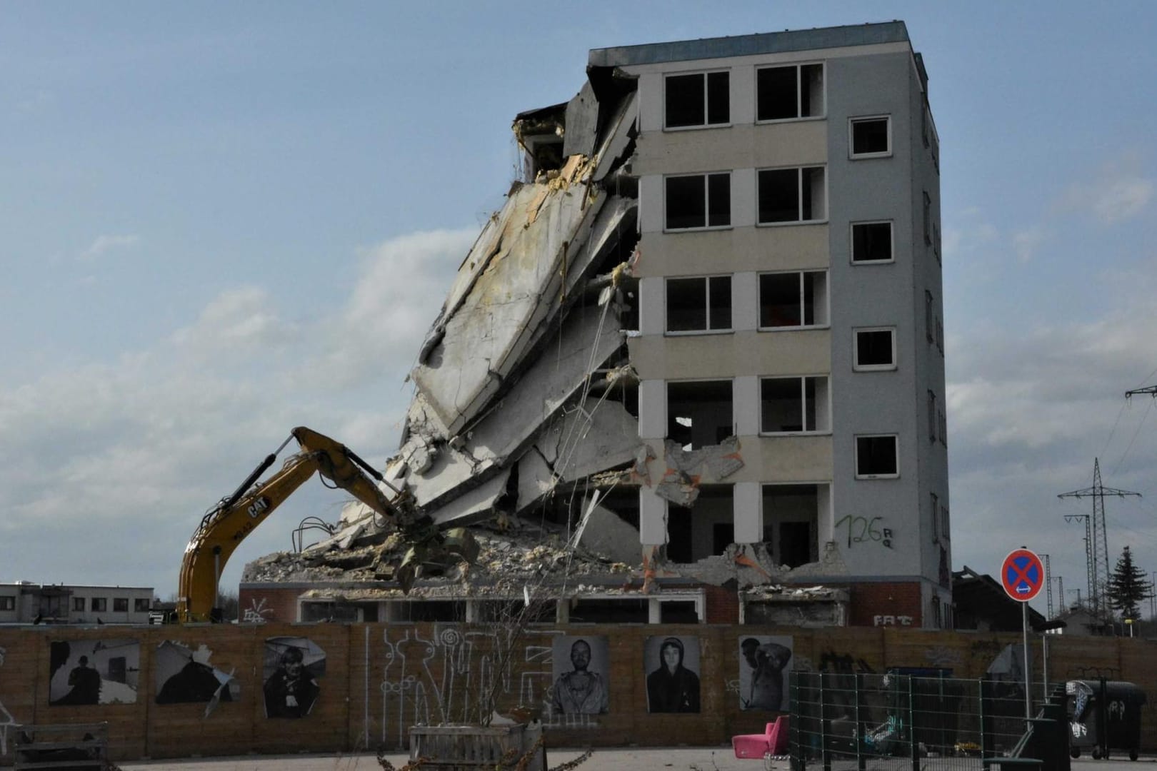 Schon in wenigen Tagen wird das ehemalige Bürogebäude und spätere OMZ-Haus Geschichte sein.