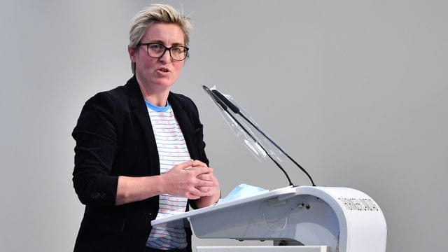 Die designierte Linken-Vorsitzende Susanne Hennig-Wellsow macht sich für ein grün-rot-rotes Bündnis stark. Die designierte Linken-Vorsitzende Susanne Hennig-Wellsow macht sich für ein grün-rot-rotes Bündnis stark.
