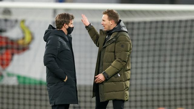 Sieht keinen Grund für einen Wechsel von Leipzig-Coach Julian Nagelsmann (r): RB-Sportdirektor Markus Krösche. Sieht keinen Grund für einen Wechsel von Leipzig-Coach Julian Nagelsmann (r): RB-Sportdirektor Markus Krösche.