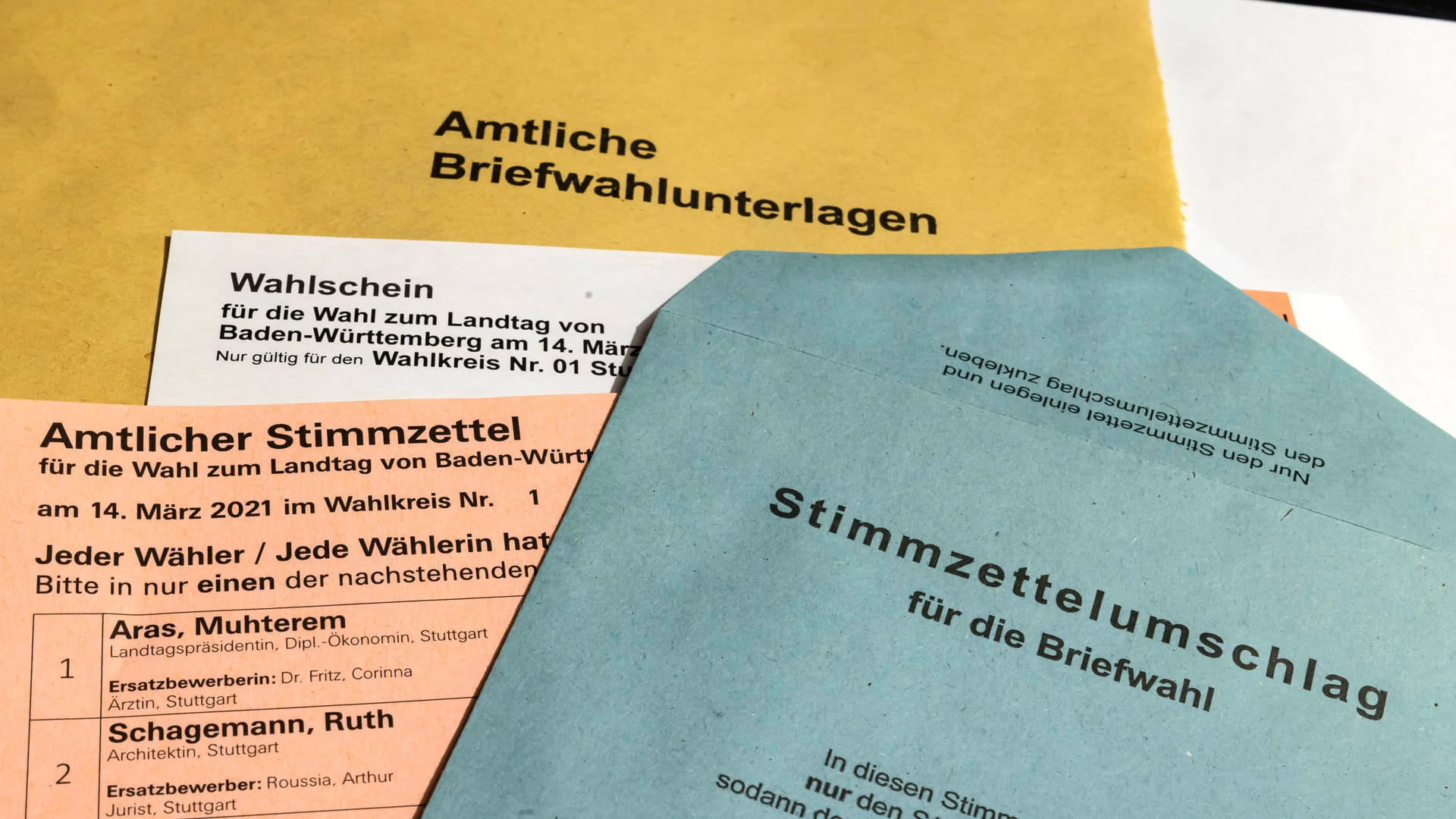 Briefwahlunterlagen für die baden-württembergische Landtagswahl am 14. März: Hunderte Wähler erhielten die Unterlagen gleich zweimal. Briefwahlunterlagen für die baden-württembergische Landtagswahl am 14. März: Hunderte Wähler erhielten die Unterlagen gleich zweimal.