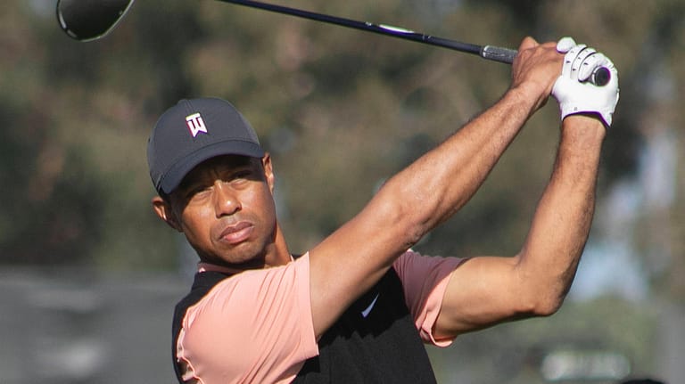 Tiger Woods: Der Golfstar wurde am Dienstag in einen Autounfall verwickelt.