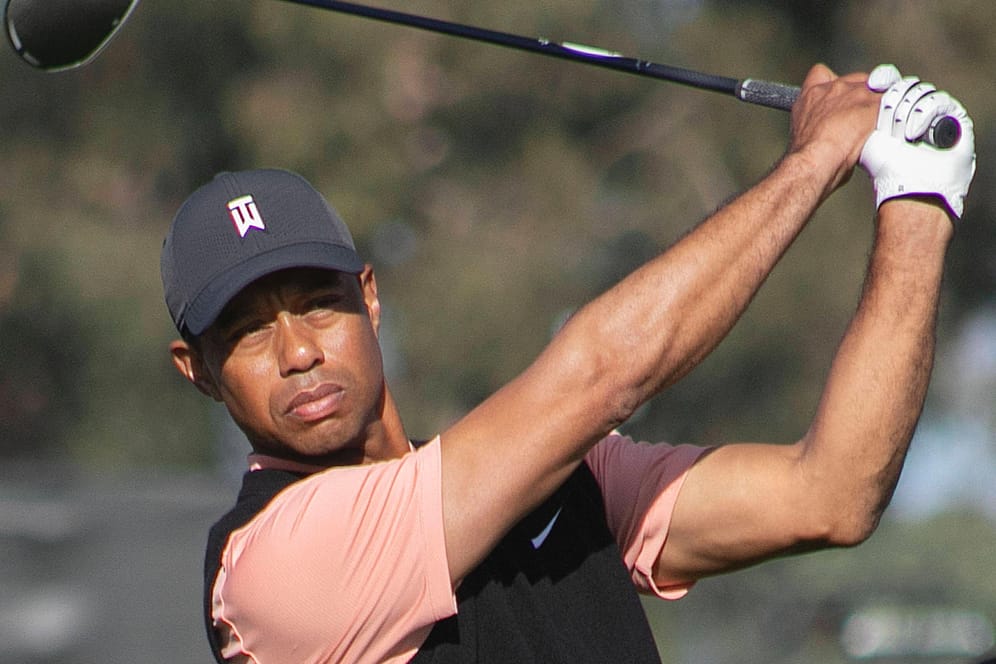 Tiger Woods: Der Golfstar wurde am Dienstag in einen Autounfall verwickelt.