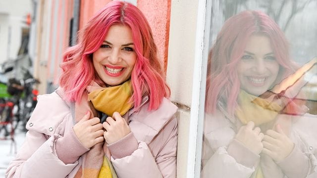 Susan Sideropoulos ist ein totaler Fan von Verkleidung. Susan Sideropoulos ist ein totaler Fan von Verkleidung.