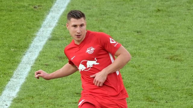 Hat mit RB Leipzig in der Bundesliga Gladbach vor der Brust: Willi Orban. Hat mit RB Leipzig in der Bundesliga Gladbach vor der Brust: Willi Orban.