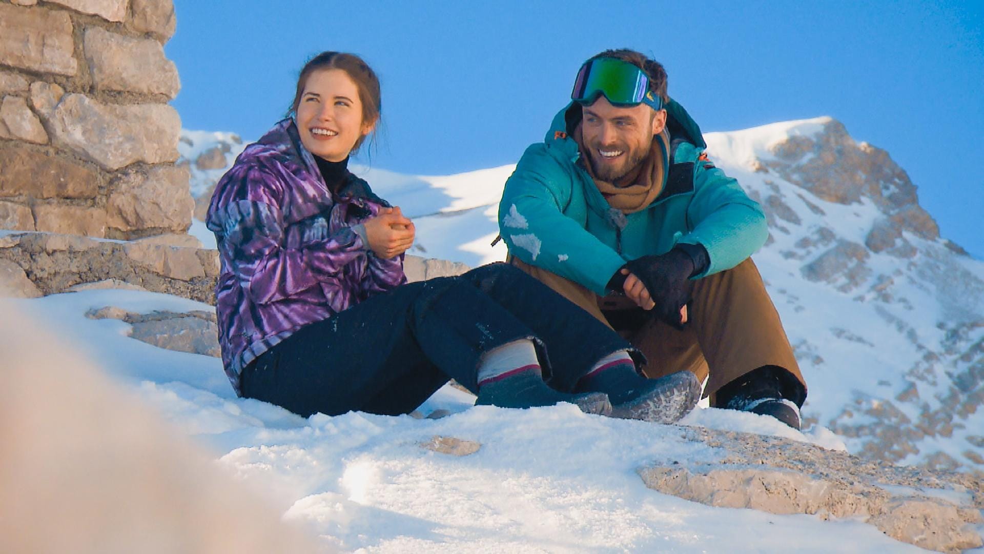 Esther und Niko: Die beiden verstehen sich erst gut, bis Esther Niko einen Assi nennt.