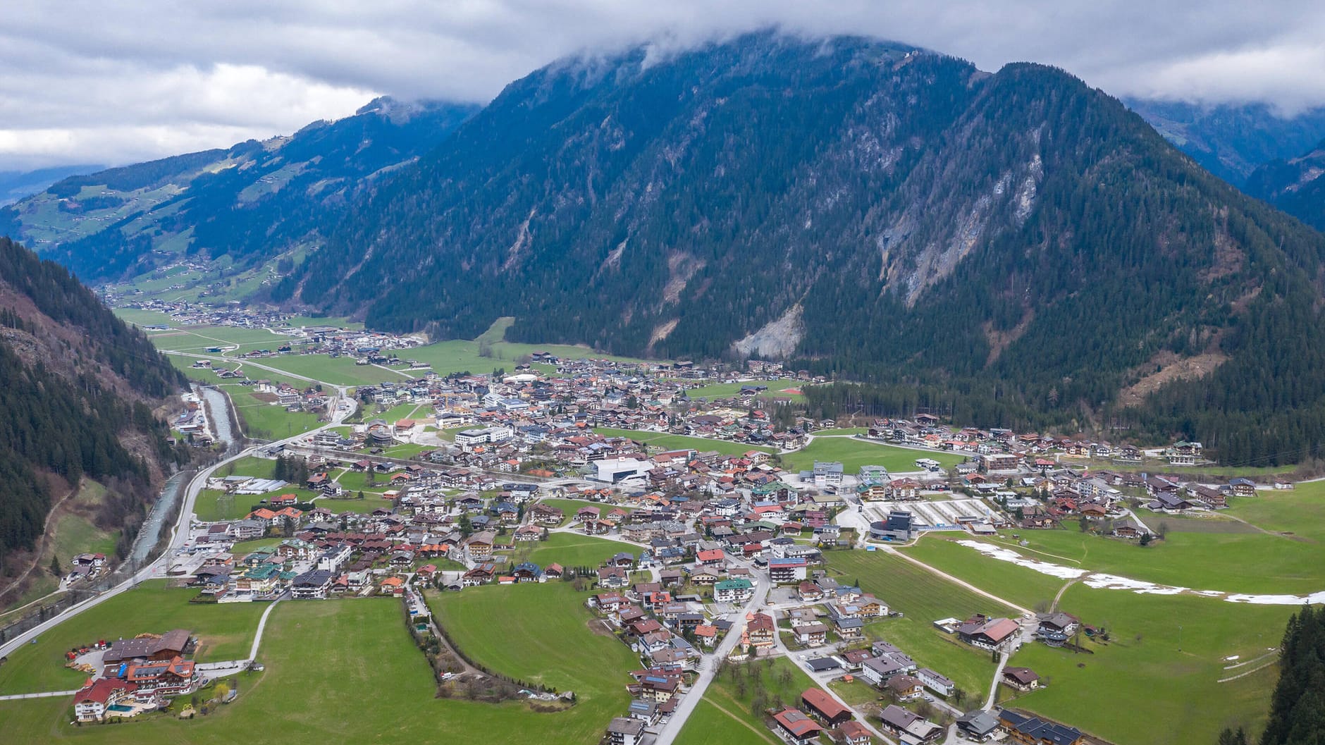 Mayrhofen: Raus darf nur, wer einen negativen Corona-Test vorweisen kann. Mayrhofen: Raus darf nur, wer einen negativen Corona-Test vorweisen kann.