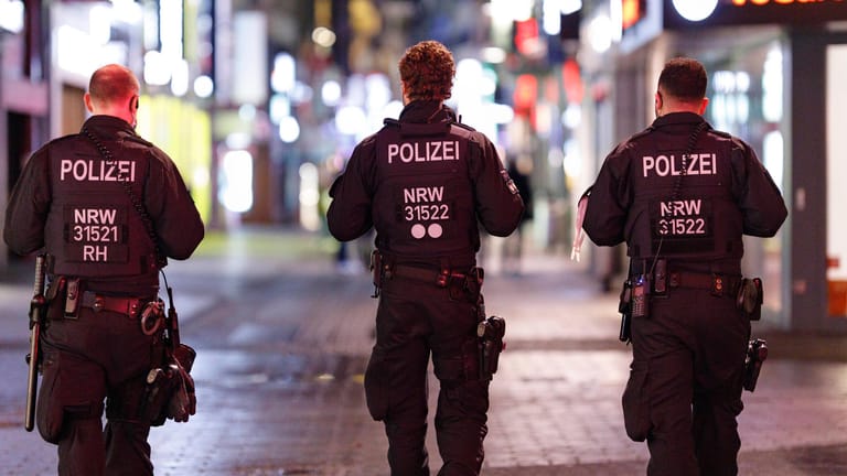 Polizisten in Köln: Oberstaatsanwalt Ralph Knispel warnt vor eklatanten Mängeln in der Strafverfolgung.