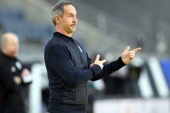 Frankfurts Trainer Adi Hütter hält sich bei der Titelfrage zurück.