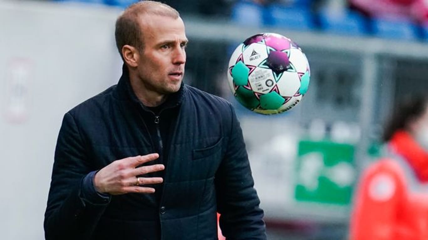 Trainer Sebastian Hoeneß will mit Hoffenheim ins Achtelfinale der Europa League.
