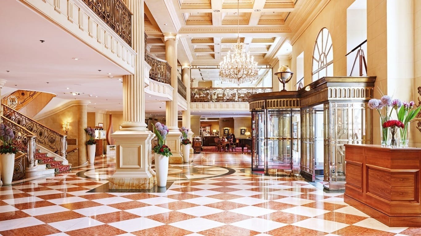 Das Grand Hotel Wien empfängt seine Gäste mit prunkvollem Design.