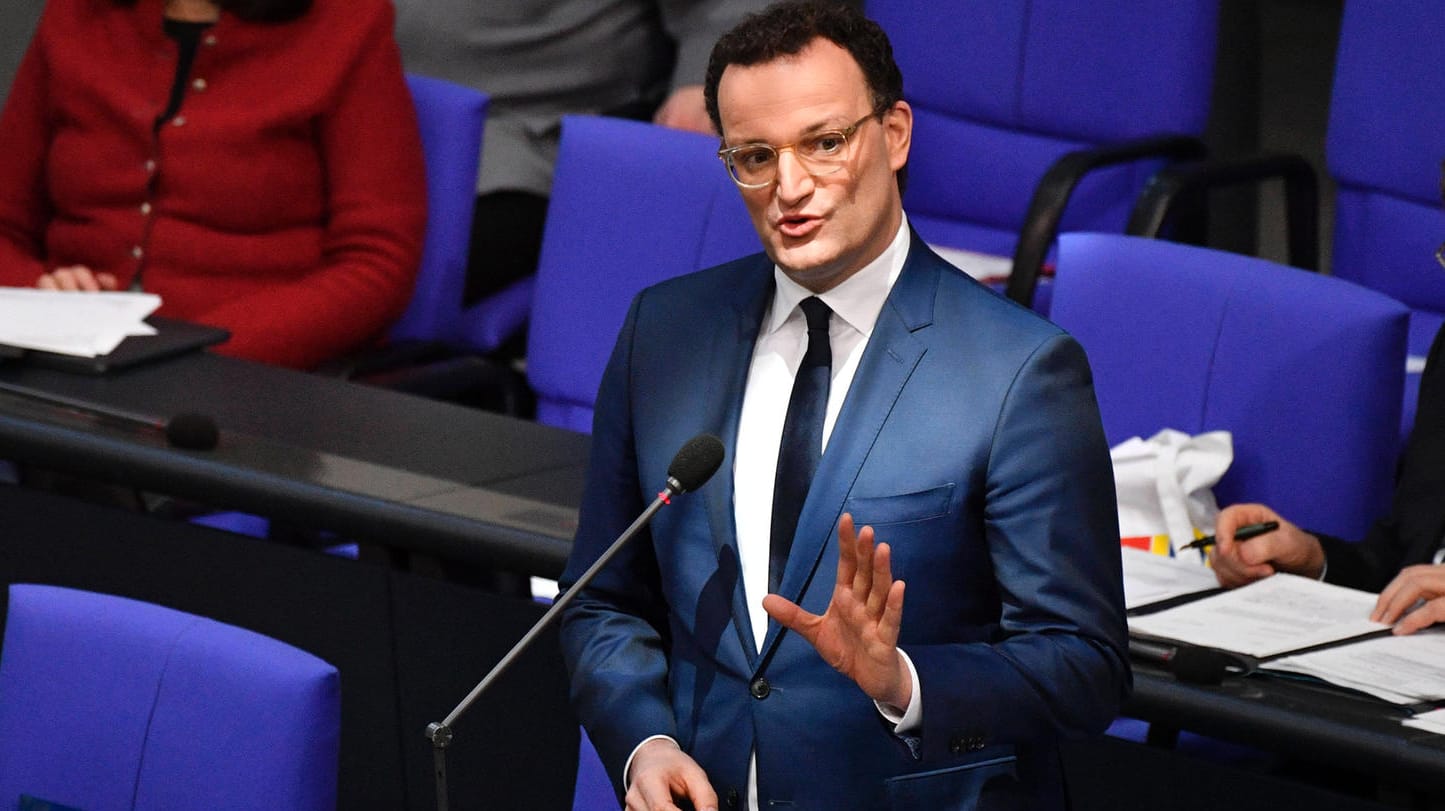 Jens Spahn bei der Regierungsbefragung im Bundestag: Seine Worte sind manchmal schneller als seine Taten.