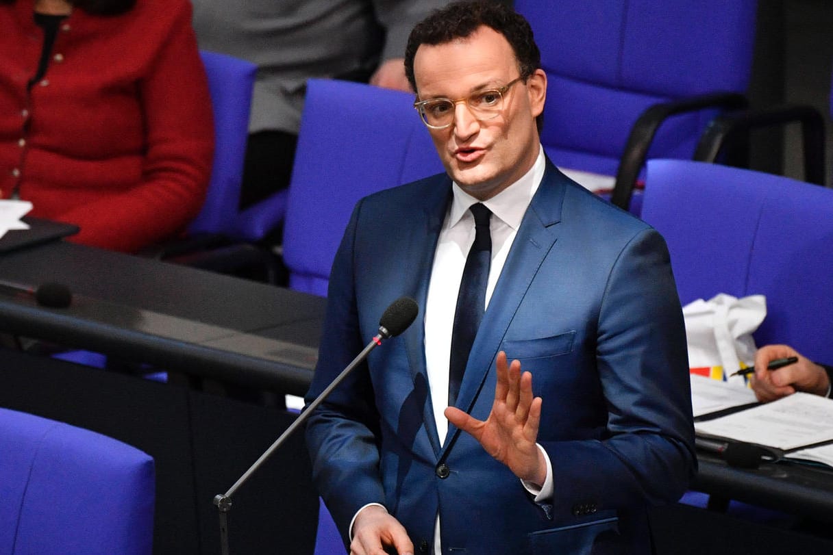 Jens Spahn bei der Regierungsbefragung im Bundestag: Seine Worte sind manchmal schneller als seine Taten.