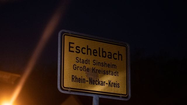 Ein 13-jähriger Junge ist an einem Waldrand bei Sinsheim-Eschelbach tot aufgefunden worden. Ein 13-jähriger Junge ist an einem Waldrand bei Sinsheim-Eschelbach tot aufgefunden worden.