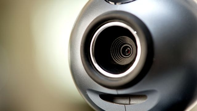 In einem Prozess um live ins Netz übertragenen Kindesmissbrauch muss sich ein mutmaßlicher Täter vor Gericht verantworten. In einem Prozess um live ins Netz übertragenen Kindesmissbrauch muss sich ein mutmaßlicher Täter vor Gericht verantworten.
