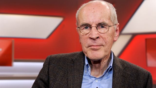 Der Kriminologe Christian Pfeiffer (Archivbild): Er hat die Kritik an dem Kölner Kardinal Rainer Maria Woelki als "verlogen" bezeichnet. Der Kriminologe Christian Pfeiffer (Archivbild): Er hat die Kritik an dem Kölner Kardinal Rainer Maria Woelki als "verlogen" bezeichnet.