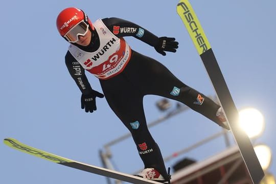 Wie ihre deutschen Kolleginnen nur Außenseiterin auf der WM-Schanze: Katharina Althaus in Aktion.