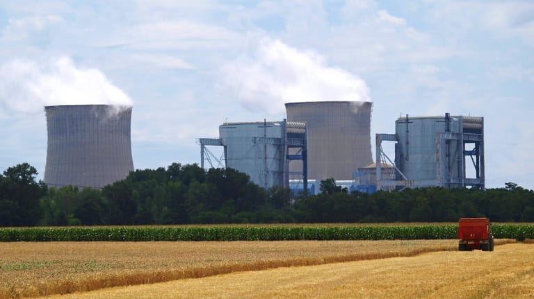 Atomkraftwerk bei Blois in Frankreich: Selbst die ältesten Reaktoren dürfen nach Reparaturen nun 50 Jahre betrieben werden (Archivbild).