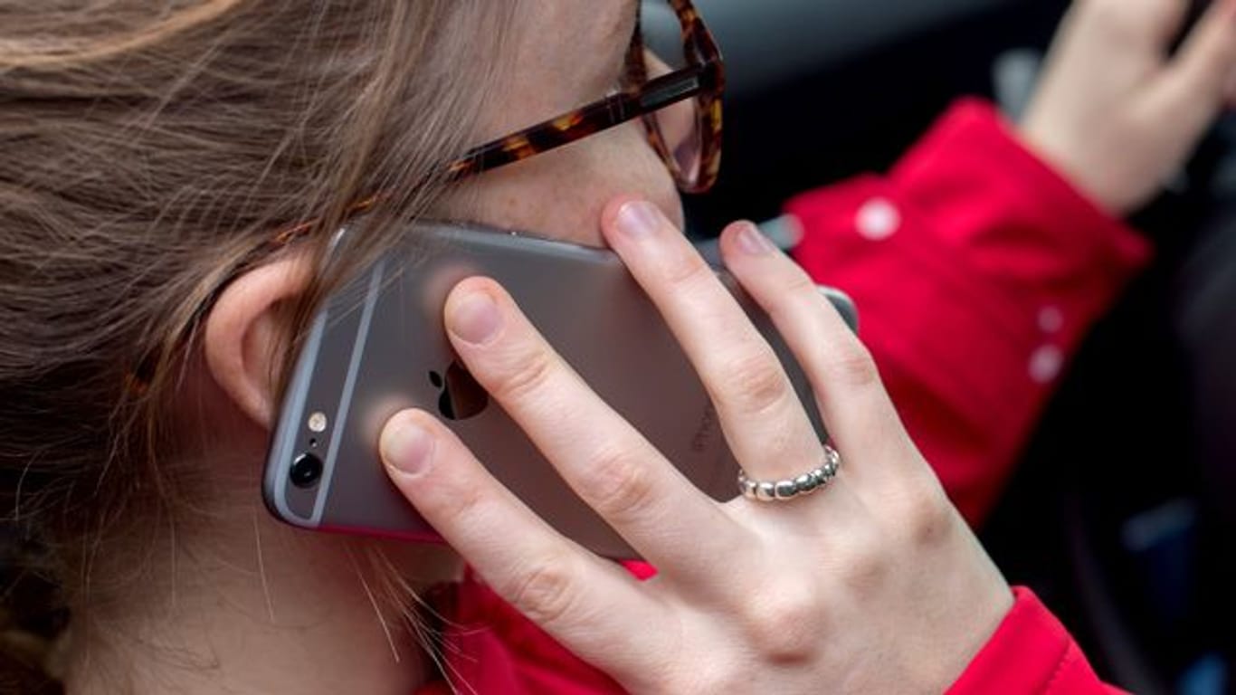 Die Zahl der Smartphonenutzer stieg im vergangenen Jahr auf 79 Prozent der Bundesbürger ab 16 Jahren.