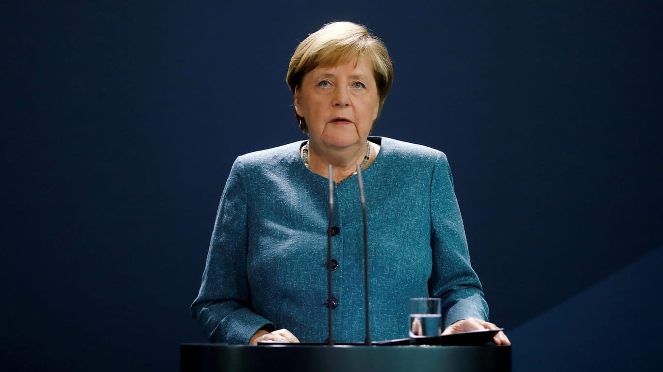 Angela Merkel bei einer Pressekonferenz: Die Kanzlerin hat angekündigt, einen Öffnungsplan ausarbeiten zu lassen.