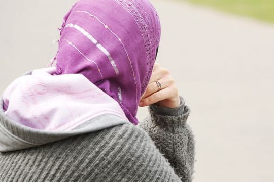 Laut eines EuGH-Gutachtens können im Einzelfall höhere Hürden für ein Kopftuchverbot am Arbeitsplatz festgelegt werden.