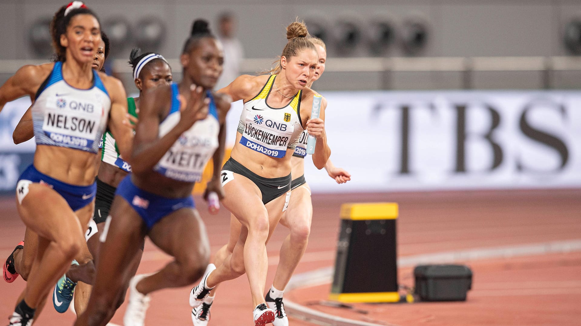 Gina Lückenkemper (r.): Leichtathletik-Spitzensportler, wie die deutsche Sprinterin, bereiten sich auf die Olympischen Spiele vor.