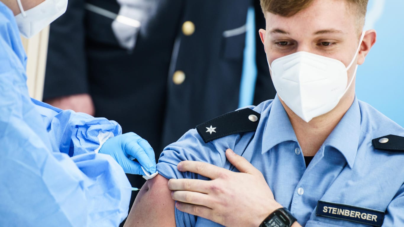 Impfstart bei der Polizei in Rheinland-Pfalz: Ab Montag können sich Tausende Polizisten gegen Corona impfen lassen.