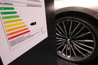 Effizienzlabel für Neuwagen: Die Angaben sollen auf einen Blick zeigen, wie sauber ein Auto ist. Das tun sie aber nicht.