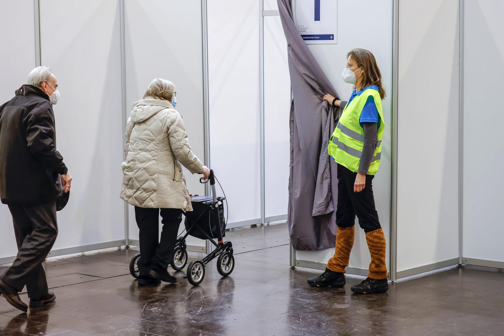 Impfzentrum: In Ostdeutschland ist der Anteil der Menschen, die zur Risikogruppe gehören am Höchsten (Symbolbild).