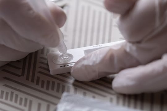 Corona-Schnelltests sollen das Leben in Deutschland wieder etwas normalisieren.