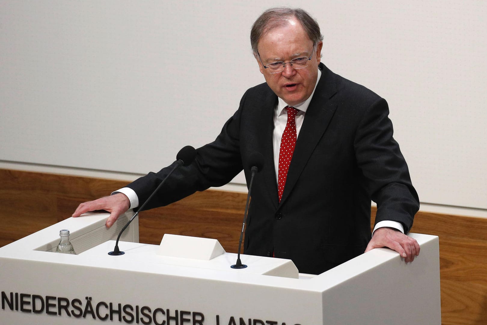 Niedersachsens Ministerpräsident Stephan Weil: In seiner Lieblings-Vorstellung zur Corona-Bekämpfung setzt er auf die Corona-Warn-App.