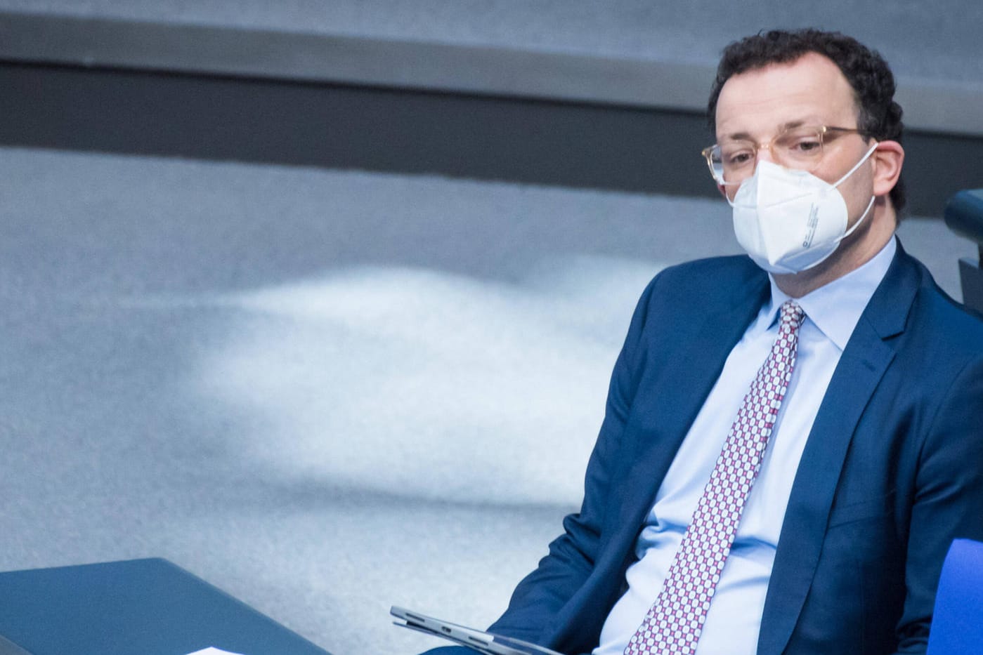 Berlin, Plenarsitzung im Bundestag Jens Spahn (Bundesminister für Gesundheit, cdu) während der Sitzung des Deutschen Bun