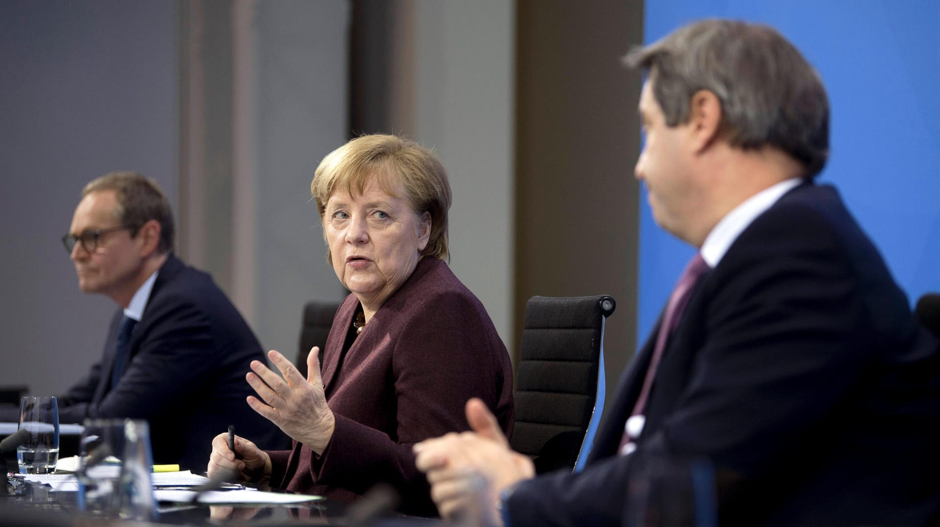 Müller, Merkel und Söder: Am 3. März beraten Bund und Länder wieder, wie es mit den Corona-Maßnahmen weiter gehen soll (Archivbild). Müller, Merkel und Söder: Am 3. März beraten Bund und Länder wieder, wie es mit den Corona-Maßnahmen weiter gehen soll (Archivbild).