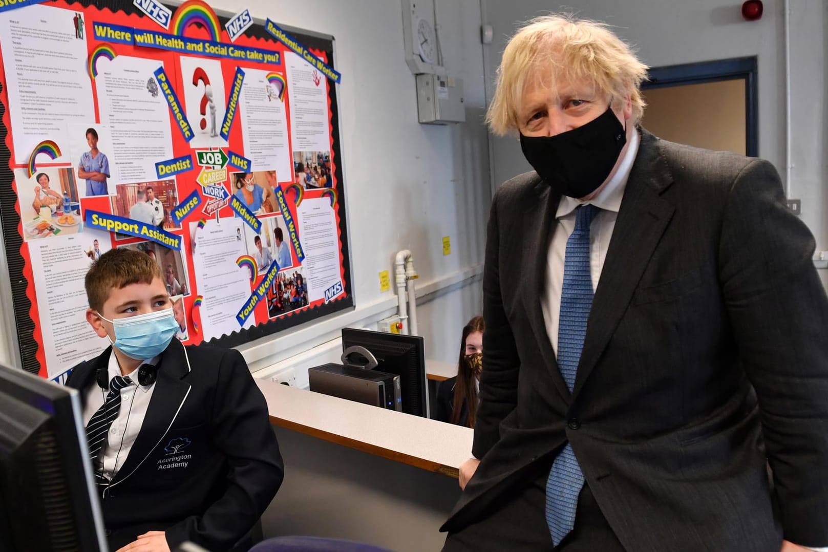 Boris Johnson bei seinem Besuch der Accrington Academy: “Ich hatte das Gefühl, dass ich anfangen musste, mehr beizutragen".