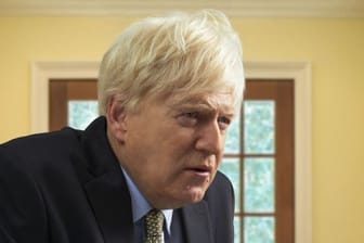 Kenneth Branagh als Premierminister Boris Johnson in dem Sky Original Drama "This Sceptred Isle".