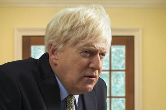 Kenneth Branagh als Premierminister Boris Johnson in dem Sky Original Drama "This Sceptred Isle".