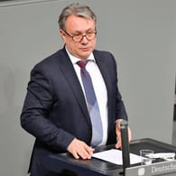 Georg Nüßlein: Der Politiker lässt sein Amt als Unionsfraktionsvize erst einmal ruhen. Grund dafür sind Korruptionsvorwürfe.