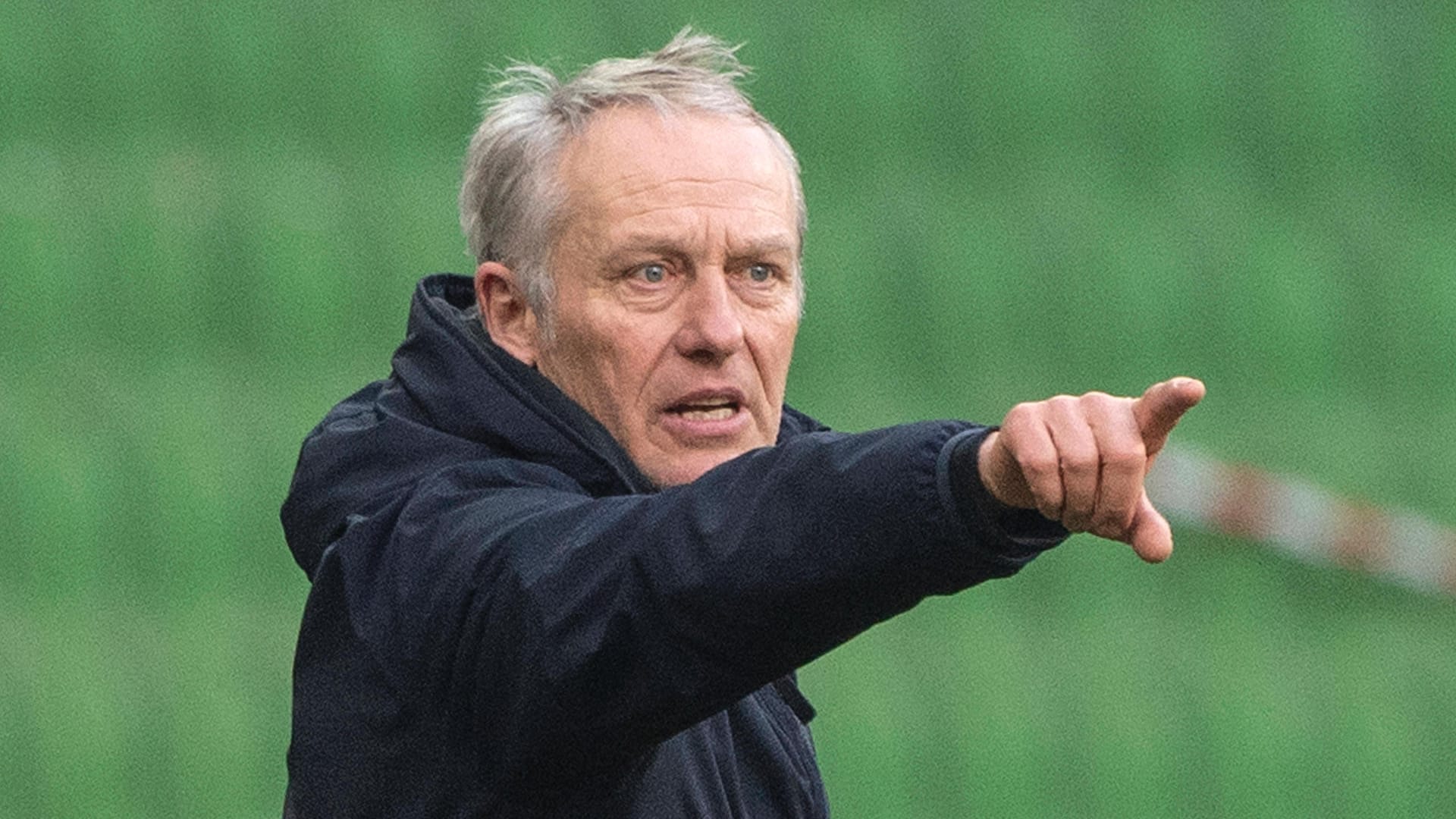 Christian Streich: Freiburgs Trainer will künftig nicht mehr so häufig zum Friseur gehen. Christian Streich: Freiburgs Trainer will künftig nicht mehr so häufig zum Friseur gehen.
