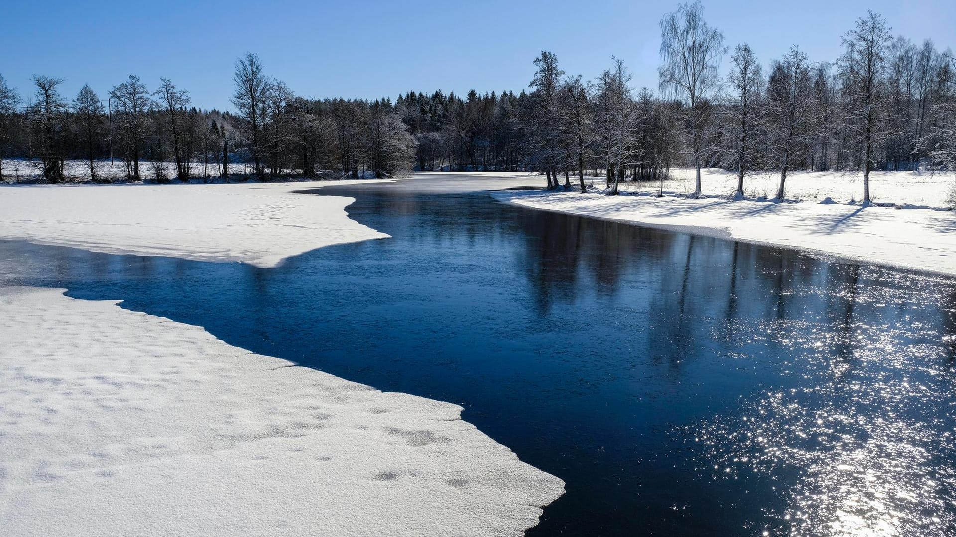 Ein teils zugefrorener See in Schweden: Vier Männer sind gestorben, es konnten nur noch ihre Leichen geborgen werden. (Archivbild)